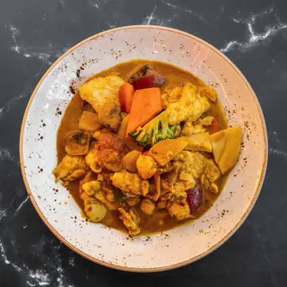 64. Pollo Con Salsa Curry