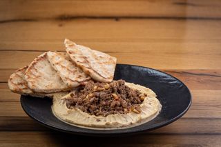 Hummus cu carne