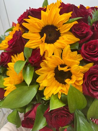 Ramo Girassóis e Rosas Vermelhas