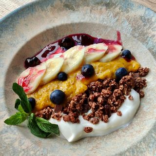 Гранола купа с плодове (310г)