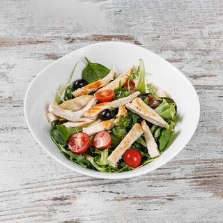 Insalatona con pollo