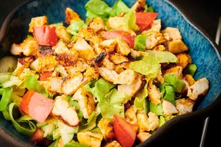 Izgara Tavuk Salatasi - Salată cu pui