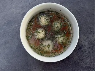 Дитячий бульон з курячими мітболами (150g)