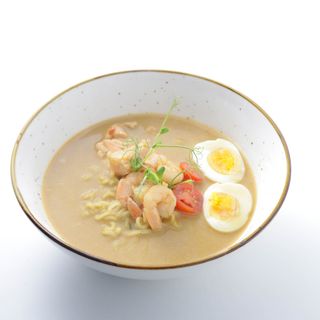 Сырный рамен с морепродуктами