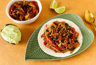 Fajitas con tortillas