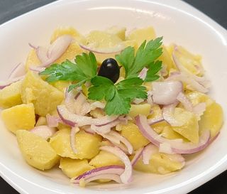 Варени картофи с лук (350г)