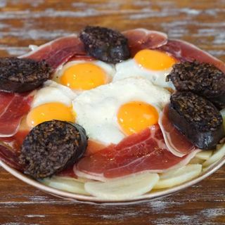 HUEVOS ROTOS JAMON MORCILLA