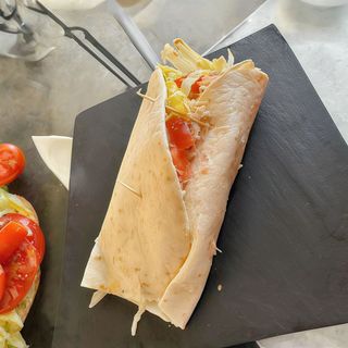 Superenrollado de Tofu, Lechuga, Tomate y Queso de Untar