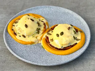 Гарбузові оладки з яйцем пашот (300g)