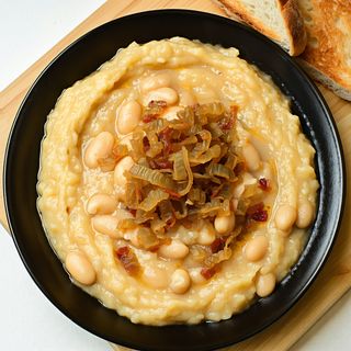 Fasole batuta cu turta taraneasca