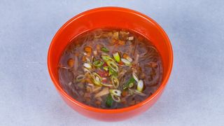 Pileća supa sa pirinčanim nudlama