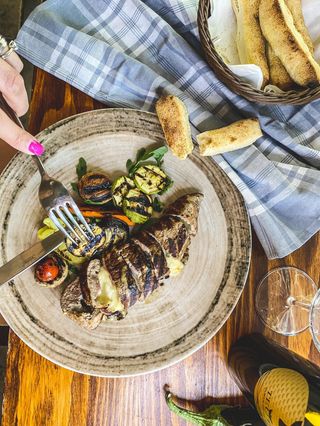 Punjeni teleći odrezak na grillu 0,220 kg