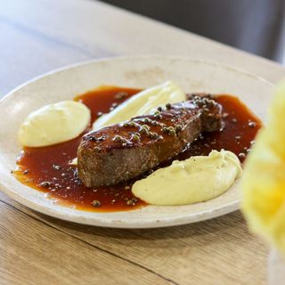 Ramstek u sosu od zelenog bibera