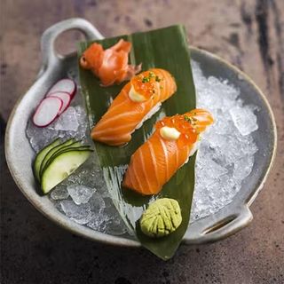 Nigiri de salmón (2 piezas)