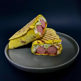 Хот-дог в лаваші подвійний  з молочною сосискою (300г)