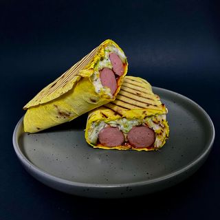 Хот-дог в лаваші подвійний з мисливською сосискою (300г)