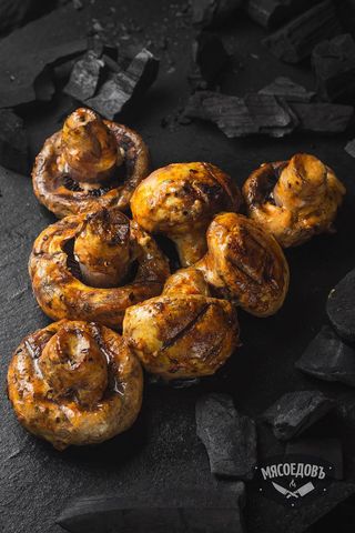 Гриби печериці на мангалі