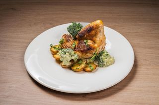 Carne de pui cu broccoli și sos