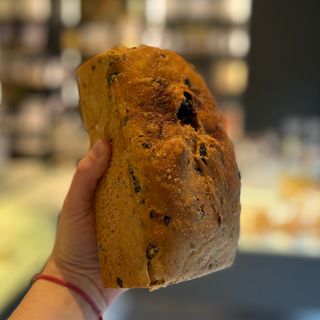 Pan de tomate y aceituna negra