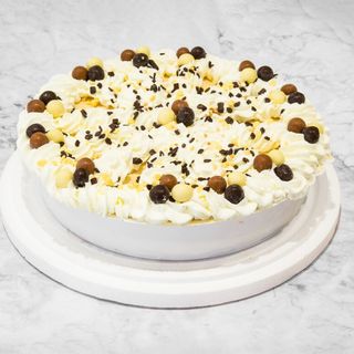 Tarta Turrón y nata 8 raciones 