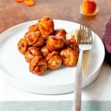 Жареные пельмени в кисло-сладком соусе