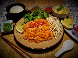 Makaron Pad Thaj z krewetkami