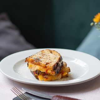 Мелт чотири сири з конфітюром з перцю