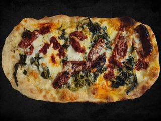 Mozzarella di bufala, 'nduja, friarielli e pomodori secchi