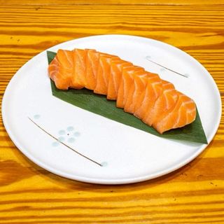 36. Sashimi Salmón