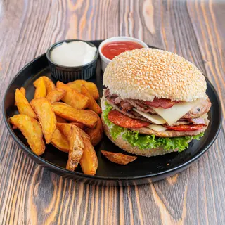 Tasty burger sa hrskavim aromatizovanim krompirićima - akcija