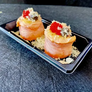 38 GUNKAN SALMÓN BRASEADO (2U)军舰烤三文鱼