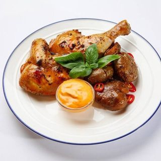 Половина курча з картоплею