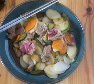 Spaghetti gnocchi di riso con carne e verdure