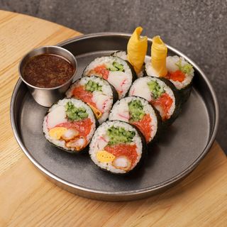 Футомакі з копченим лососем та креветкою (300г)