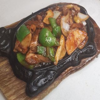 Pato Sobre Bandeja Quemada