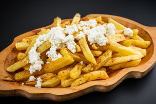 Cartofi prajiti cu branza rasa