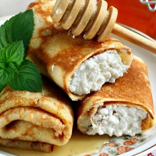 Млинці  з крем - сиром та джемом на вибір (240г)