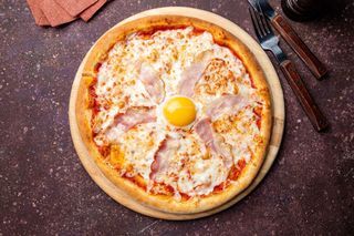 Carbonara pizza 42cm + 1L Coca Cola