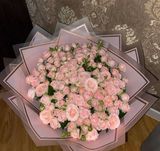 ვარდისფერი ჯუჯა ვარდების თაიგული