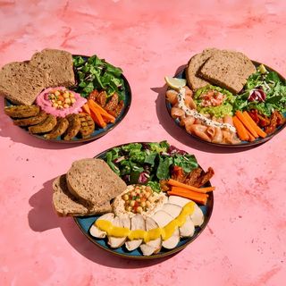 POLLO CURRY & HUMMUS LIBANÉS