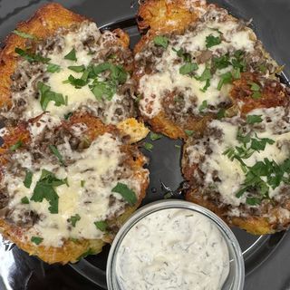 Zapiekane placki ziemniaczane z serem i pieczarkami 