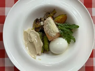 Теплий салат з лососем (240g)