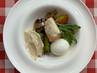 Теплий салат з лососем (240g)