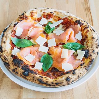 Pizza De Salmón (30 Cm.)