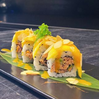 US4. Uramaki exotic - 4 pezzi