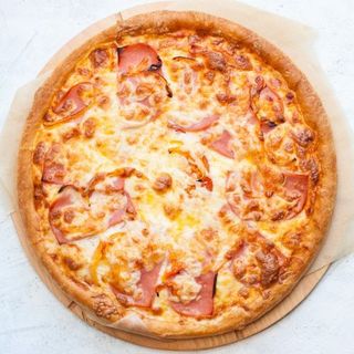 33. Pizza Americana (30 Cm.)