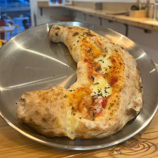 Calzone Caprese