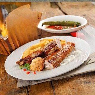 Rolana vješalica, pomfrit i lepinja