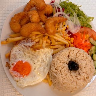 Menu Camarão panado no prato