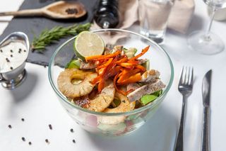 Salata de pui cu ananas la gratar